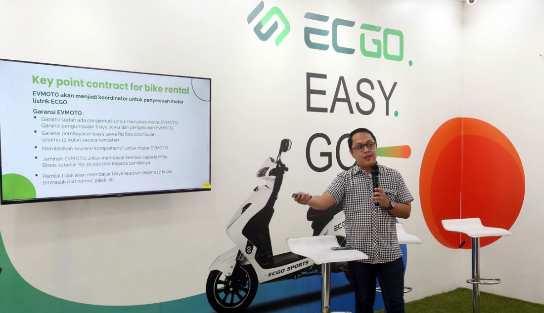 Business Development Manager EVMoto Hendri saat konferensi pers Subsidi Motor Listrik ECGO 3 di Kantor ECGO EV Moto, Jakarta, Senin (13/11). - JPNN.com