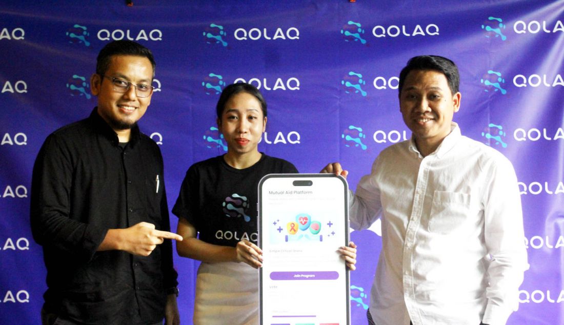 kiri: CTO & Co-Founder Rey Bobby Siagian, COO & Co-Founder QolaQ Lifedoory Hatumessen, CEO & Co-Founder Carta Wallet Teguh Kurniawan H saat peluncuran Peluncuran QolaQ Foundation, Jakarta, Selasa (5/12). QolaQ mengumumkan kehadirannya sebagai platform berbasis blockchain yang memanfaatkan arsitektur Web3 & smart contract untuk menyediakan Mutual Aid Program (MAP) yang pertama dan inklusif sehingga mampu menghubungkan individu secara global agar dapat saling memberi dan menerima bantuan untuk bis - JPNN.com
