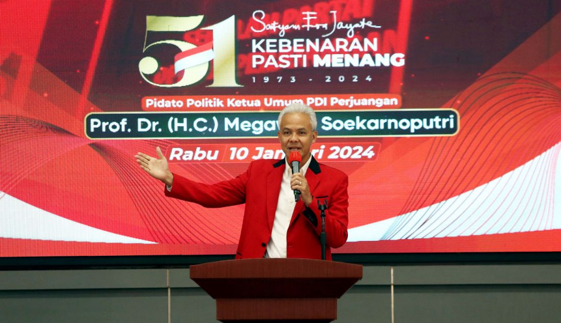 Capres nomor urut 3 Ganjar Pranowo menyampaikan pidato pada HUT ke-51 PDI Perjuangan di Sekolah Partai, Lenteng Agung, Jakarta, Rabu (10/1). - JPNN.com