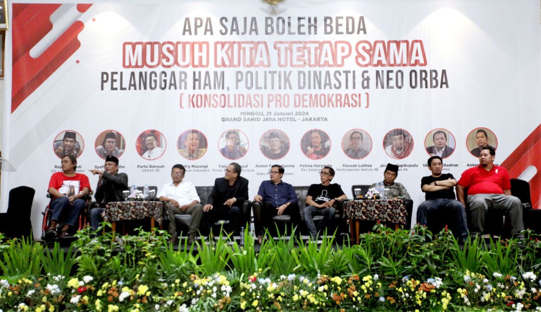Sejumlah pembicara saat menghadiri Konsolidasi Pro Demokrasi dengan tema 