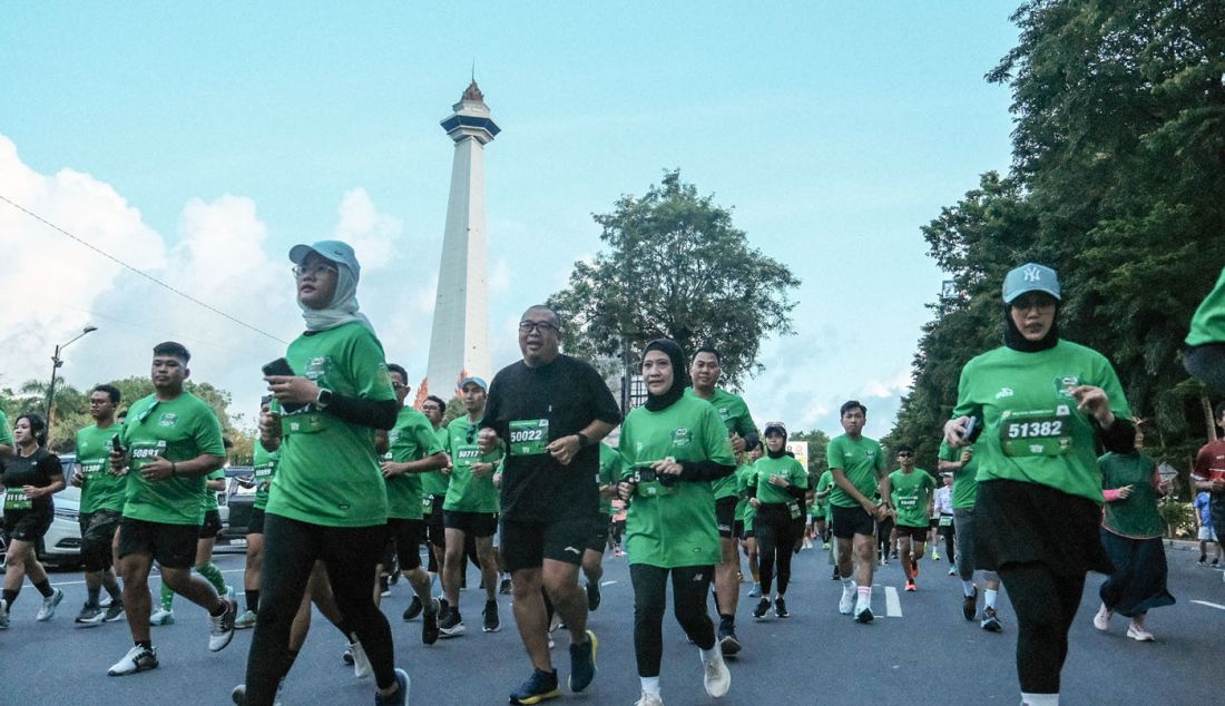 Sebanyak 3.000 peserta dari kategori 5K dan Family Run 2,5K Road to MAIR 2024 Makassar Series menghijaukan Monumen Mandala Makassar, Minggu (28/1). - JPNN.com