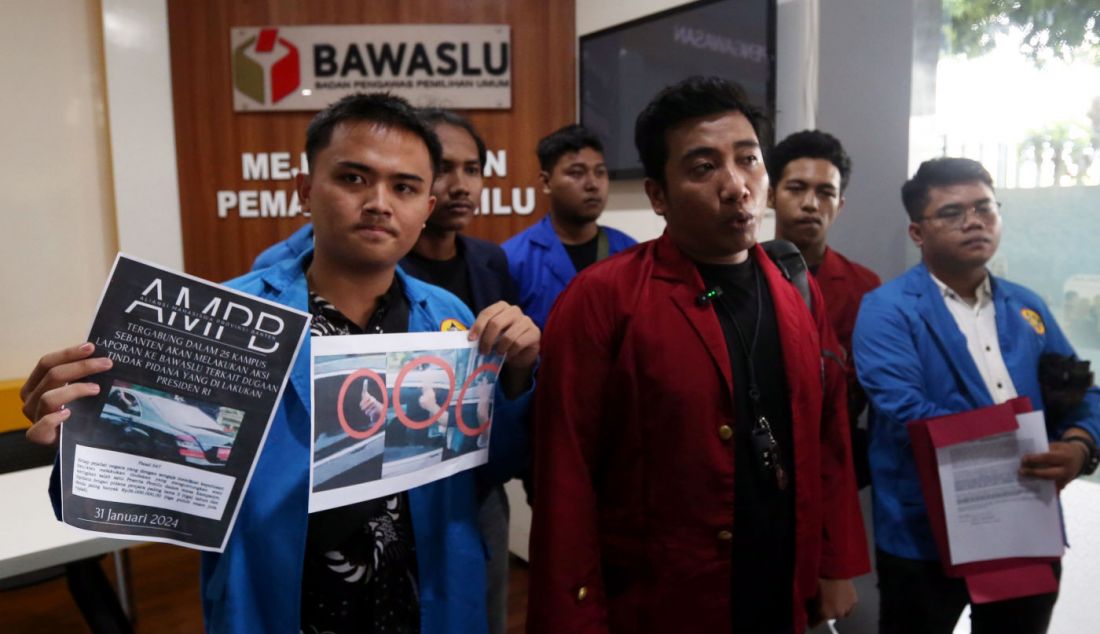 Aliansi Mahasiswa Provinsi Banten memberikan laporan pengaduan atas pelanggaran pidana yang dilakukan Jokowi yang menunjukan 