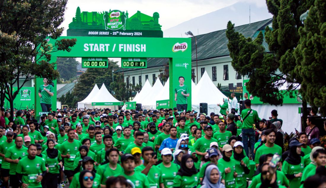 Sejumlah pelari saat mengikuti Road to MILO ACTIV Indonesia Race 2024 Bogor Series di Lapangan Zeni Angkatan Darat Bogor, Minggu (25/2). - JPNN.com
