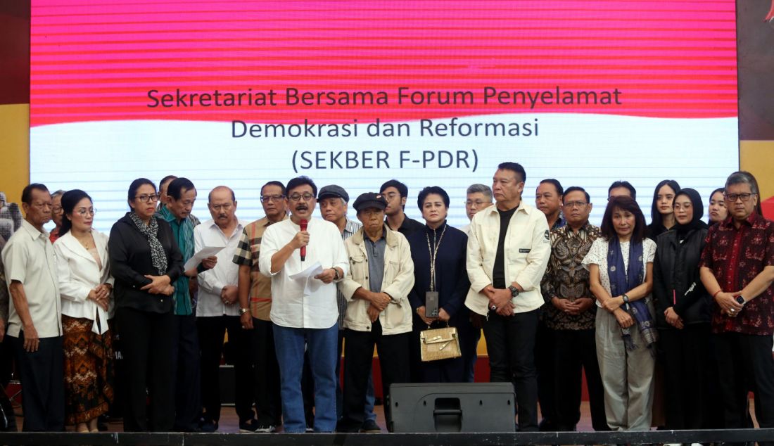 Tokoh Nasional, Tokoh Masyarakat, Civitas Akademika dan Masyarakat Umum saat menghadiri Peresmian Rumah Perjuangan Front Penyelamat Reformasi Indonesia di Sekretariat Bersama F-PDR Jl. Diponegoro No.72 Menteng, Jakarta Pusat, Sabtu (9/3). Rumah sebagai pusat koordinasi, komunikasi, dan perlawanan secara terukur dengan jalan hukum, politik, kebudayaan, dan pergerakan rakyat. - JPNN.com