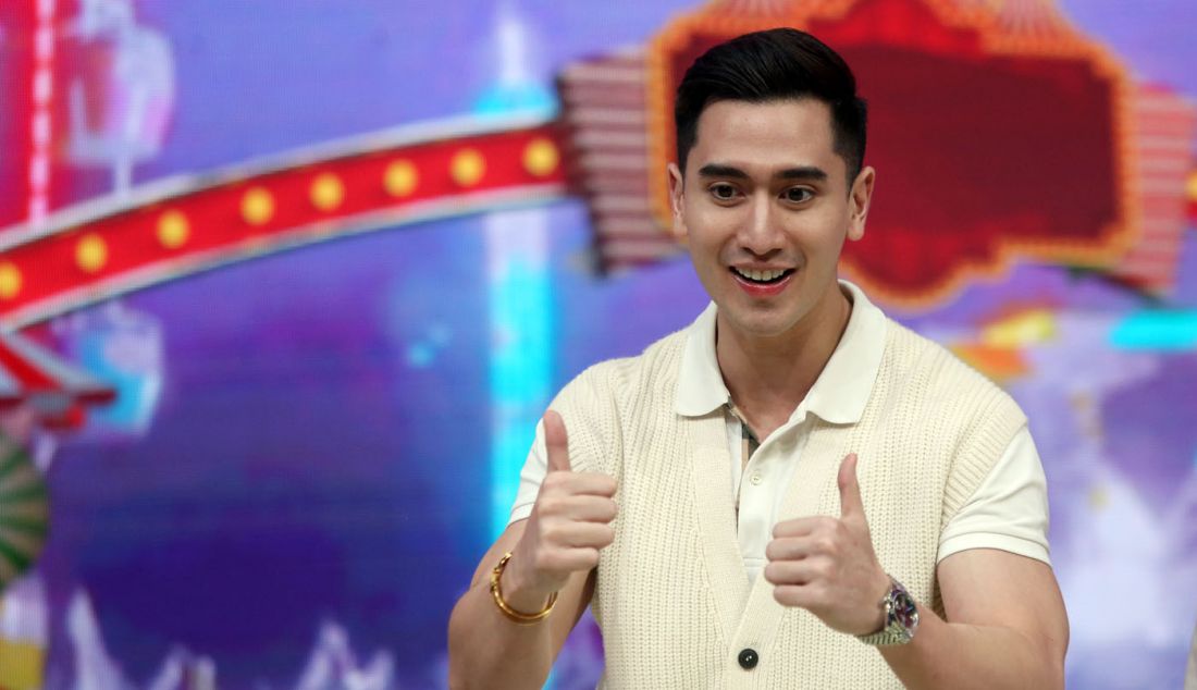 Verrel Bramasta saat acara Pesbukers (Pesta Buka Bareng Selebrities) Ramadan di Studio ANTV, Jakarta, Senin (11/3). PESBUKERS RAMADAN menemani pemirsa setia ANTV di setiap jelang berbuka puasa hingga buka puasa selama bulan ramadan. - JPNN.com