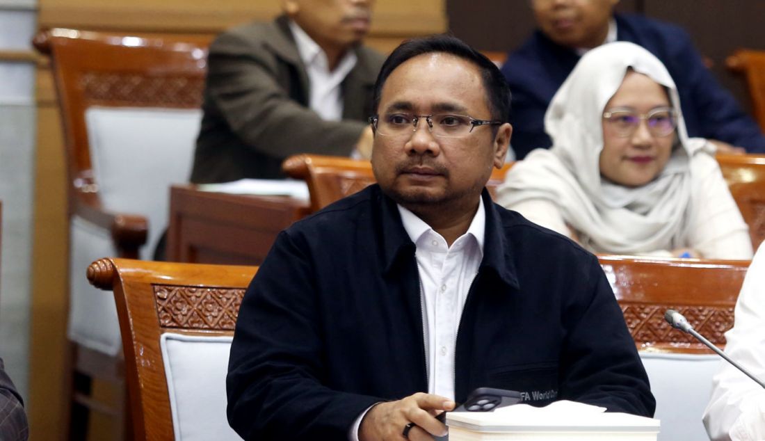 Menag Yaqut Cholil Qoumas mengikuti rapat kerja (Raker) dengan Komisi VIII DPR di Gedung DPR, Jakarta, Senin (18/3). Rapat tersebut membahas tentang evaluasi pelaksanaan APBN Tahun 2023 dan Isu-Isu Aktual. - JPNN.com