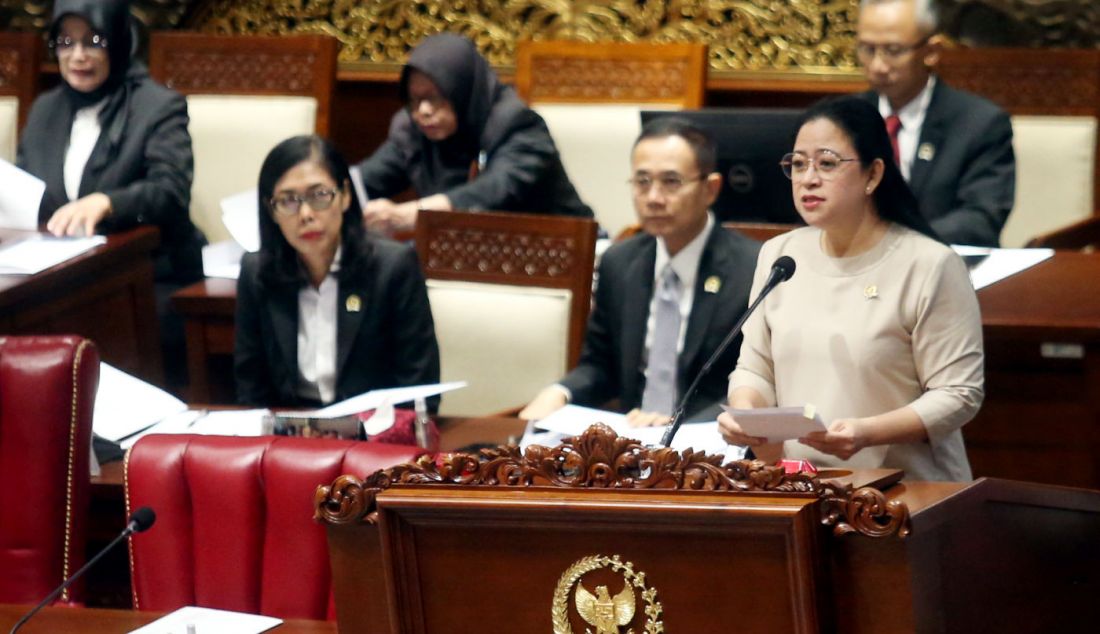 Ketua DPR Puan Maharani saat menyampaikan pidato penutupan masa sidang IV Tahun 2024 -2029 di Gedung DPR, Jakarta, Kamis (4/4). - JPNN.com