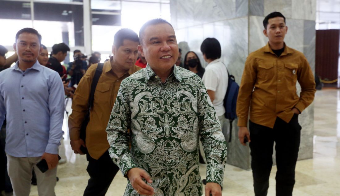 Wakil Ketua DPR Sufmi Dasco Ahmad saat memberikan keterangan pers di Gedung DPR, Jakarta, Rabu (17/4). Dasco mengatakan, Prabowo Subianto bakal menemui Ketum PDIP Megawati Soekarnoputri usai putusan MK soal sengketa Pilpres 2024. Putusan MK atas sengketa hasil Pilpres 2024 akan diumumkan pada 22 April mendatang. - JPNN.com