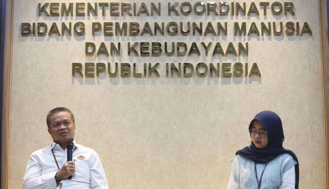 Plt Deputi Bidang Koordinasi Peningkatan Kesehatan dan Pembangunan Kependudukan, R. Budiono Subambang saat acara Deputy Meet The Press dengan tema Isu strategis bidang Peningkatan Kesehatan dan Pembangunan Kependudukan di Gedung Kemenko PMK, Jakarta, Senin (20/5). Untuk menyelesaikan program-program dan target pembangunan baik tentang program penurunan stunting, pemberantasan TBC dan Polio, membutuhkan komitmen dan dukungan bersama. - JPNN.com