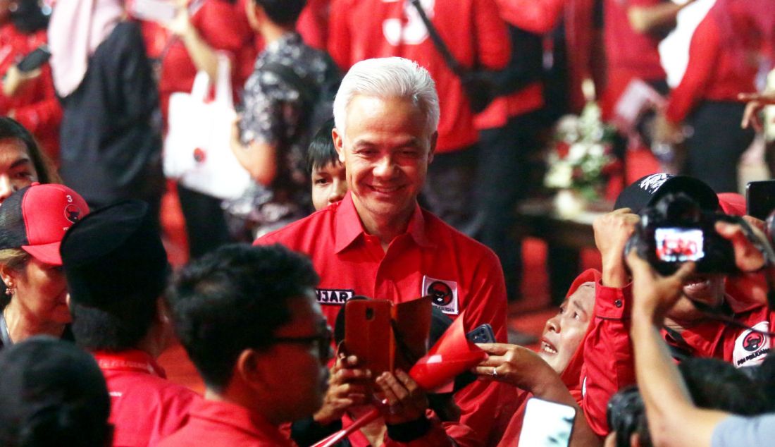 Kader PDIP Ganjar Pranowo saat mengikuti penutupan Rakernas V PDIP, Jakarta, Minggu (26/5). - JPNN.com