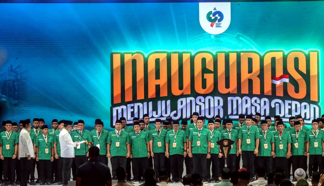 Presiden Jokowi, Menteri Agama Yaqut Cholil Qoumas, Mensesneg Pratikno, Panglima TNI Jend Agus Subiyanto, Kapolri Jend Listyo Sigit Prabowo, Rais’ Aam PBNU Miftachul Ahyar, Ketum PBNU Yahta Cholil Staquf, Ketum Anshor Addin Jauharudin saat menghadiri Inagurasi bertema “Menuju Ansor Masa Depan”, Jakarta, Senin (27/5). Acara tersebut pelantikan pimpinan GP Ansor Masa Khidmah 2024-2029 dan peresmian gedung GP Ansor. - JPNN.com