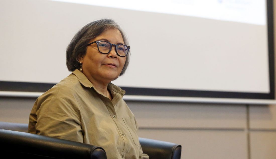 Guru Besar antropologi hukum, Fakultas Hukum Universitas Indonesia Prof. Dr. Sulistyowati Irianto saat memberikan kuliah umum berjudul 