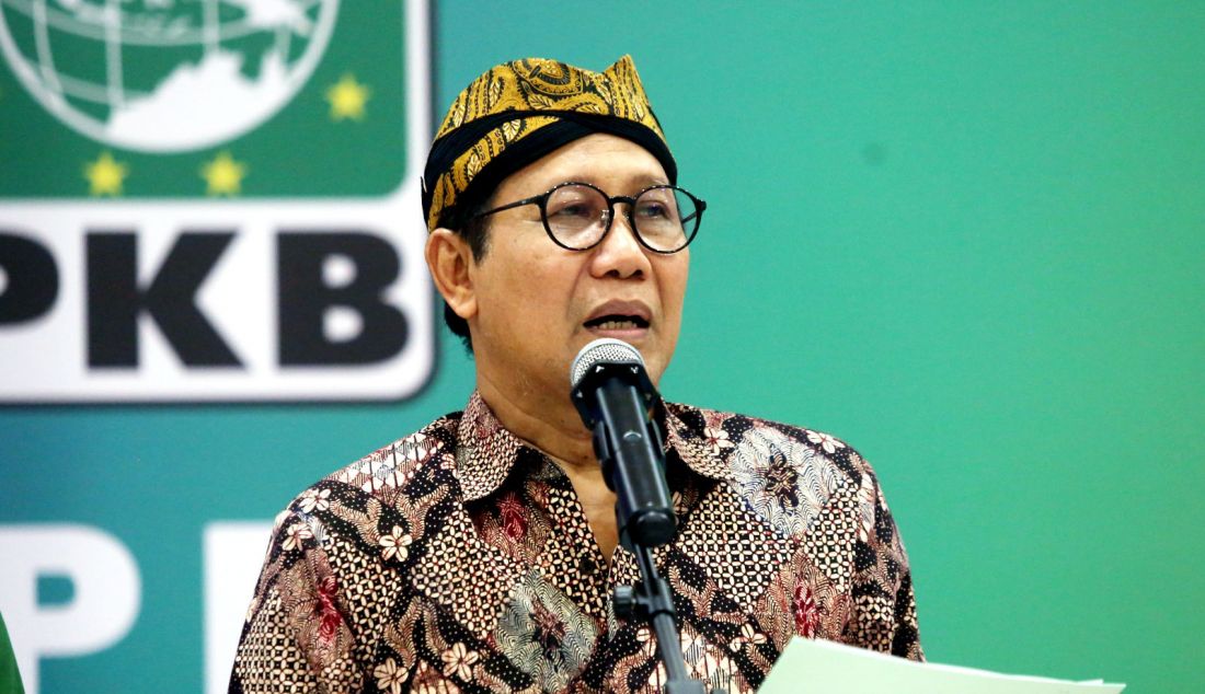 Ketua Desk Pilkada PKB Abdul Halim Iskandar memberikan keterangan pers terkait hasil Uji Kelayakan dan Kepatutan (UKK) Bakal Calon Kepala Daerah Lanjutan di DPP PKB, Jakarta, Senin (3/6). Partai Kebangkitan Bangsa (PKB) menetapkan 35 bakal calon kepala daerah (bacakada) tingkat kabupaten/kota. - JPNN.com