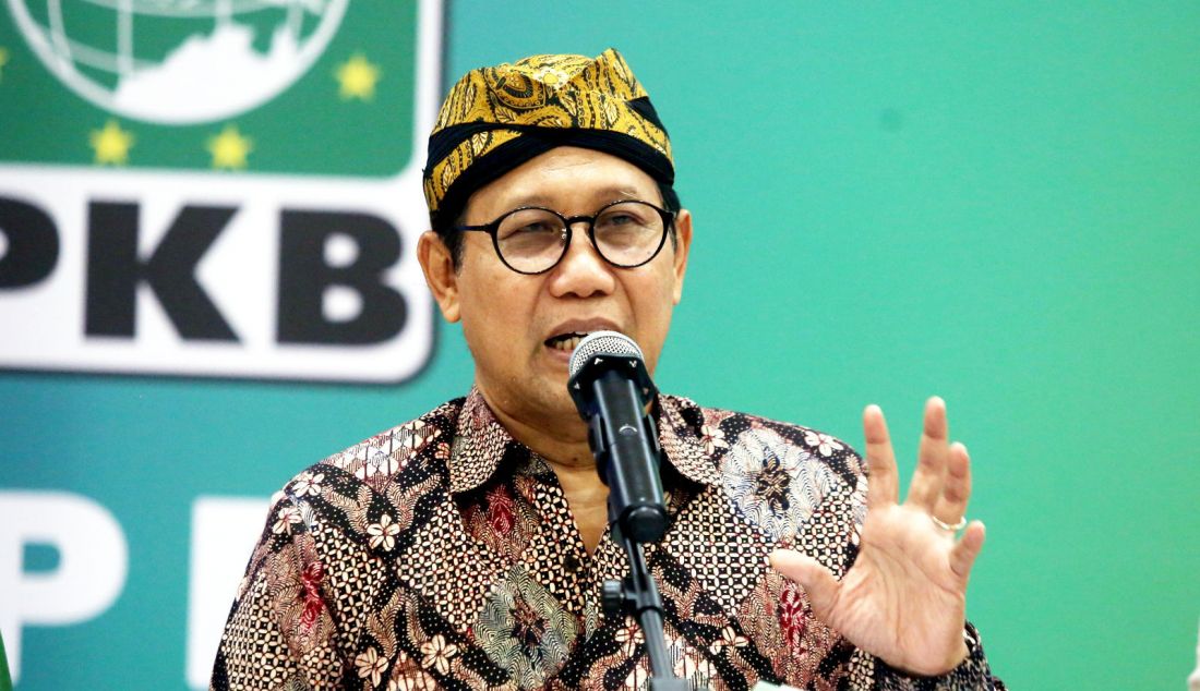 Ketua Desk Pilkada PKB Abdul Halim Iskandar memberikan keterangan pers terkait hasil Uji Kelayakan dan Kepatutan (UKK) Bakal Calon Kepala Daerah Lanjutan di DPP PKB, Jakarta, Senin (3/6). Partai Kebangkitan Bangsa (PKB) menetapkan 35 bakal calon kepala daerah (bacakada) tingkat kabupaten/kota. - JPNN.com