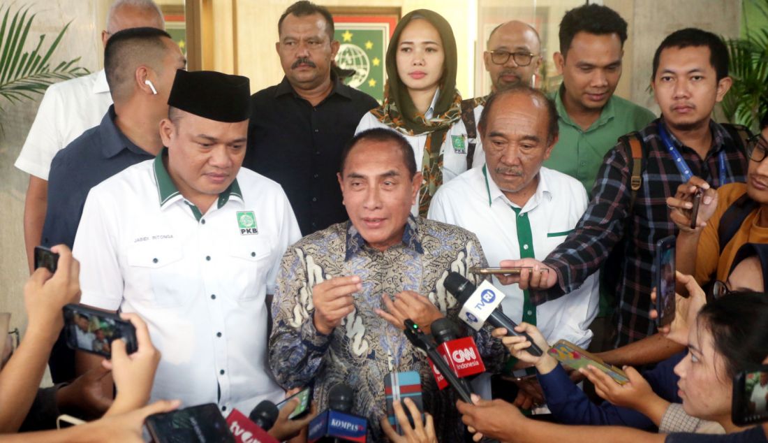 Mantan Gubernur Sumatera Utara Edy Rahmayadi memberikan keterangan pers di kantor DPP PKB, Jakarta, Selasa (11/6). - JPNN.com