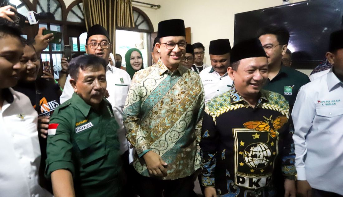 Gubernur DKI Jakarta periode 2017-2022 Anies Baswedan saat bersilaturahmi ke Kantor DPW PKB DKI Jakarta, Jakarta, Kamis (13/6). DPW PKB DKI Jakarta secara resmi mengusung Anies Baswedan untuk maju sebagai calon gubernur dalam Pilgub DKI Jakarta. - JPNN.com