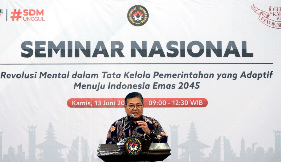 Plt Deputi Bidang Koordinasi Revolusi Mental Pemajuan Kebudayaan & Prestasi Olahraga Aris Darmansyah dalam Seminar Nasional Revolusi Mental di kantor Kemenko PMK, Jakarta, Kamis (13/6). Seminar nasional bertajuk “Revolusi Mental dalam Tata Kelola Pemerintahan yang Adaptif Menuju Indonesia Emas 2045”. - JPNN.com