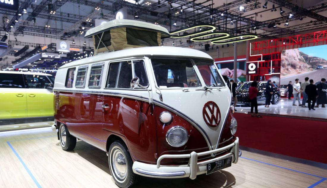 VW Klasik saat dipameran otomotif Gaikindo Indonesia International Auto Show (GIIAS) 2024 di ICE BSD, Kabupaten Tangerang, Banten, Kamis (18/7). - JPNN.com