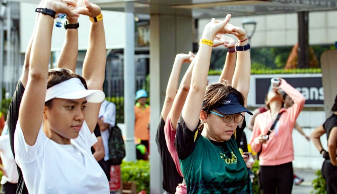 Pelari berlatih dalam Road to Maybank Marathon 2024 di kawasan Sudirman, Jakarta, Minggu (21/7). Program latihan rutin yang diadakan setiap akhir pekan ini menjadi bagian dari rangkaian persiapan fisik menjelang ajang kompetisi lari bergengsi Maybank Marathon 2024 di Bali United Training Center pada 25 Agustus 2024. - JPNN.com