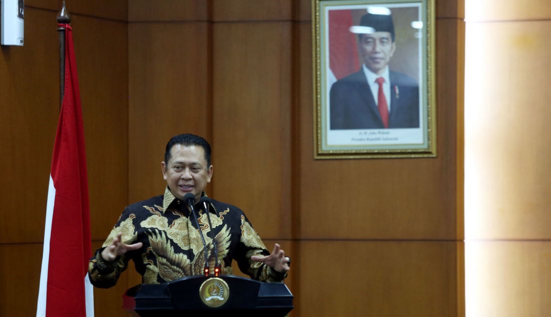 Ketua MPR RI Bambang Soesatyo dalam acara Focus Group Discussion (FGD) di Gedung Parlemen MPR/DPR-DPD, Senayan, Jakarta, Senin (29/7). Focus Group Discussion (FGD) MPR RI dengan Forum Aspirasi Konstitusi membahas tema Penataan MPR – DPR – DPD RI di Masa Depan. - JPNN.com