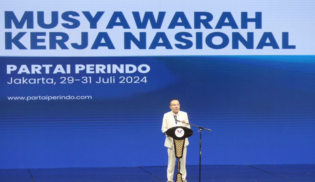 Ketua Harian DPP Partai Gerindra Sufmi Dasco Ahmad saat acara penutupan musyawarah kerja nasional (Mukernas) Partai Perindo, Jakarta, Rabu (31/7). Penutupan Mukernas ini mengangkat Ketua Harian Nasional DPP Partai Perindo Angela Tanoesoedibjo menjadi Ketua umum Partai Perindo menggantikan Hary Tanoesoedibjo yang kini menjabat Ketua Majelis Persatuan Partai Perindo. - JPNN.com