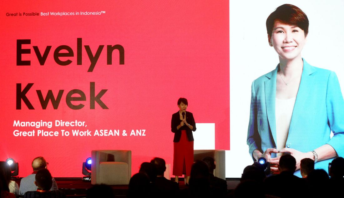 Managing Director Great Place To Work®? ASEAN & ANZ Evelyn Kwek pada acara Best Workplaces in Indonesia™? 2024, Jakarta, Rabu (31/7). Great Place To Work®? mengumumkan daftar Best Workplaces in Indonesia™? 2024 di The Park Hyatt Hotel, Jakarta. Penghargaan ini mencakup 5 perusahaan kategori Kecil, 10 perusahaan kategori Menengah, dan 5 perusahaan kategori Besar yang menginspirasi. - JPNN.com