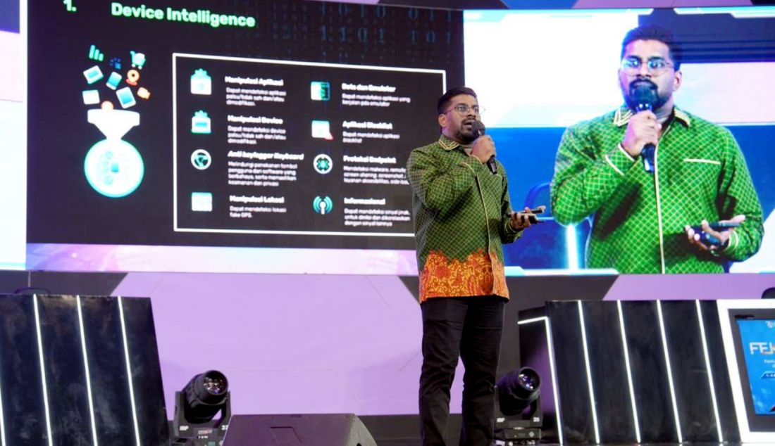 Head of GrabDefence Vincent Sebaskin menjelaskan bagaimana GrabDefence, teknologi yang digunakan oleh Grab dan OVO, mengkombinasikan teknologi AI dan machine learning untuk mendeteksi dan memerangi fraudster secara agresif. GrabDefence adalah teknologi keamanan yang dapat digunakan untuk membantu platform digital melawan penipuan sekaligus memastikan pengalaman transaksi yang aman bagi para pengguna. - JPNN.com