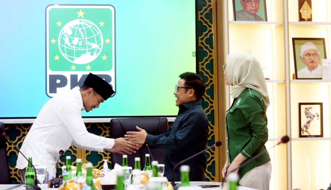 Ketua Umum Partai Solidaritas Indonesia (PSI) Kaesang Pangarep saat bertemu dengan Ketua Umum PKB Muhaimin Iskandar di Kantor DPP PKB, Jakarta, Selasa (6/8). Kaesang datang bersama elite PSI lainnya dalam rangka bersilaturahmi dan menjajaki peluang kerja sama politik jelang Pilkada Serentak 2024. - JPNN.com