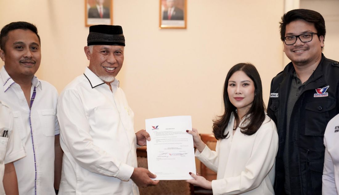 Ketua Umum DPP Partai Perindo Angela Tanoesoedibjo memberikan dukungan terhadap Mahyeldi Ansharullah - Vasco Ruseimy menjadi sebagai gubernur dan wakil gubernur untuk Pilgub provinsi Sumatera Barat (Sumbar), Jakarta, Selasa (13/8). - JPNN.com