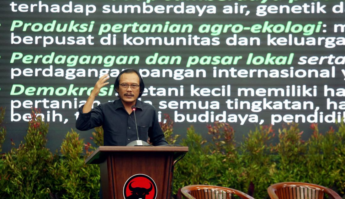 Ketua Asosiasi Bank Benih dan Teknologi Tani Indonesia (AB2TI) Dwi Andreas menjadi pembicara pada Focus Group Discussion (FGD) dalam rangka Rakorbidnas (Rapat Koordinasi Bidang Nasional) Pangan dan Pertanian dengan tema: Kedaulatan Pangan di Indonesia (Beras, Kedelai dan Jagung) di Kantor DPP PDI Perjuangan, Jakarta, Kamis (15/8). - JPNN.com