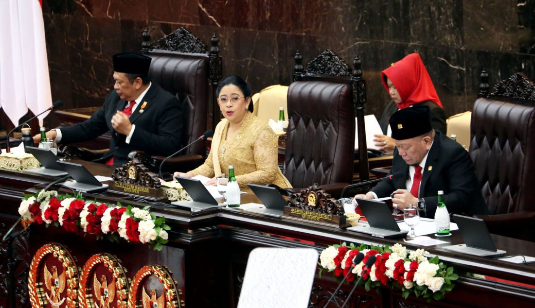 Ketua DPR Puan Maharani, Ketua DPD AA Lanyalla Mahmud Mattalitti dan Ketua MPR Bambang Soesatyo pada Sidang Tahunan MPR dan Sidang Bersama DPR - DPD Tahun 2024 di Gedung Nusantara, Kompleks Parlemen, Senayan, Jakarta, Jumat (16/8). - JPNN.com