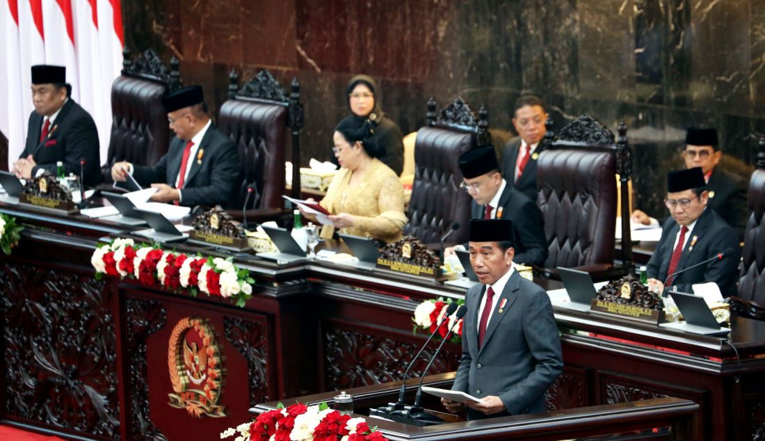 Presiden Joko Widodo dalam Sidang Paripurna Pembukaan Masa Persidangan I DPR Tahun Sidang 2024-2025 di Gedung Nusantara, Kompleks Parlemen, Senayan, Jakarta, Jumat (16/8). Sidang paripurna tersebut membahas tentang RAPBN Tahun 2025 dan laporan nota keuangan. - JPNN.com