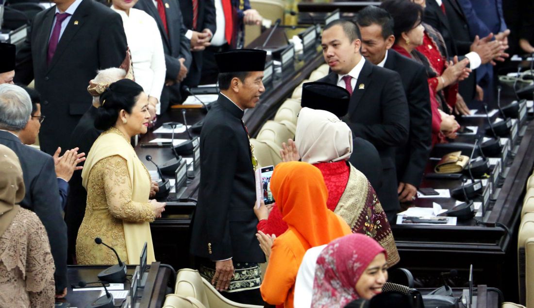 Presiden Joko Widodo dan Ketua DPR Puan Maharani pada Sidang Tahunan MPR dan Sidang Bersama DPR - DPD Tahun 2024 di Gedung Nusantara, Kompleks Parlemen, Senayan, Jakarta, Jumat (16/8). - JPNN.com