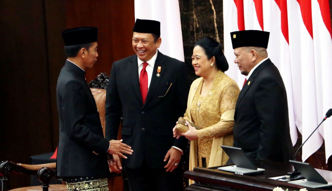 Presiden Joko Widodo, Ketua DPR Puan Maharani, Ketua DPD AA Lanyalla Mahmud Mattalitti dan Ketua MPR Bambang Soesatyo seusai menyampaikan pidato kenegaraan pada Sidang Tahunan MPR dan Sidang Bersama DPR - DPD Tahun 2024 di Gedung Nusantara, Kompleks Parlemen, Senayan, Jakarta, Jumat (16/8). - JPNN.com