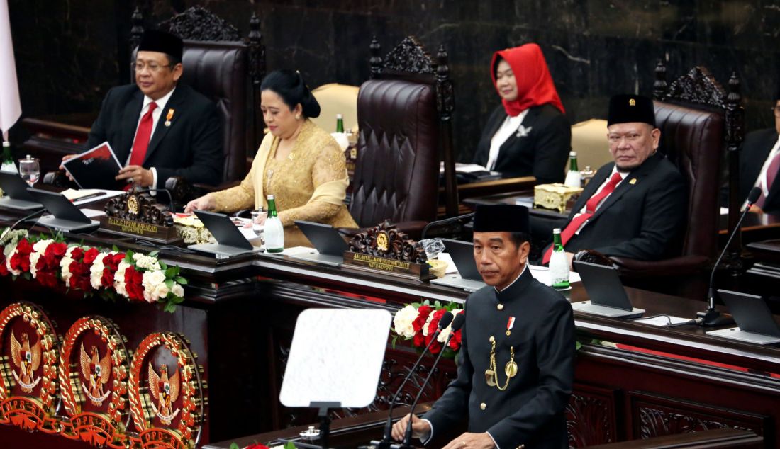 Presiden Joko Widodo pada Sidang Tahunan MPR dan Sidang Bersama DPR - DPD Tahun 2024 di Gedung Nusantara, Kompleks Parlemen, Senayan, Jakarta, Jumat (16/8). - JPNN.com