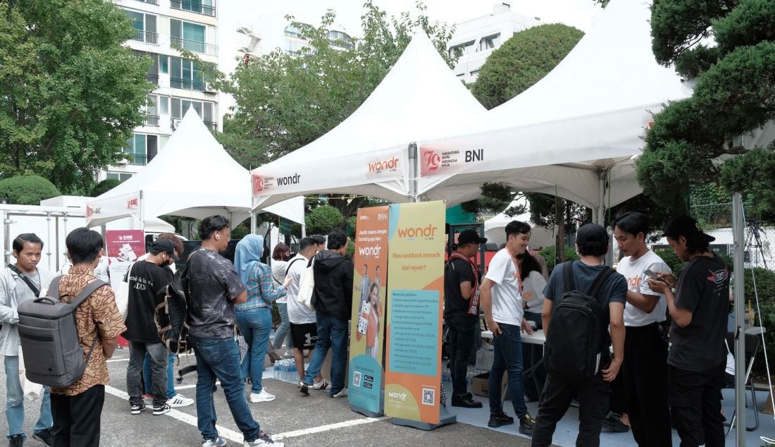 Seiring dengan kegiatan sosialisasi aplikasi perbankan wondr by BNI, dalam acara ini juga tersedia booth wondr by BNI yang mengajak para masyarakat Diaspora Indonesia di Seoul untuk mengunduh dan mencoba aplikasi perbankan wondr by BNI serta menawarkan berbagai promo menarik lainnya dari wondr by BNI. - JPNN.com