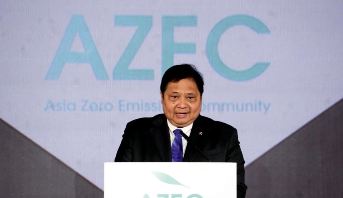 Menteri Kordinator Bidang perekonomian Airlangga Hartarto saat acara pertemuan AZEC 2nd Ministerial Meeting, di Jakarta, Rabu (21/8). AZEC, atau Asia Zero Emission Community, merupakan inisiatif yang digagas oleh Jepang sejak Januari 2022. Bertujuan untuk berbagi visi memajukan dekarbonisasi di antara negara-negara Asia dan bekerja sama untuk mempromosikan transisi energi. - JPNN.com