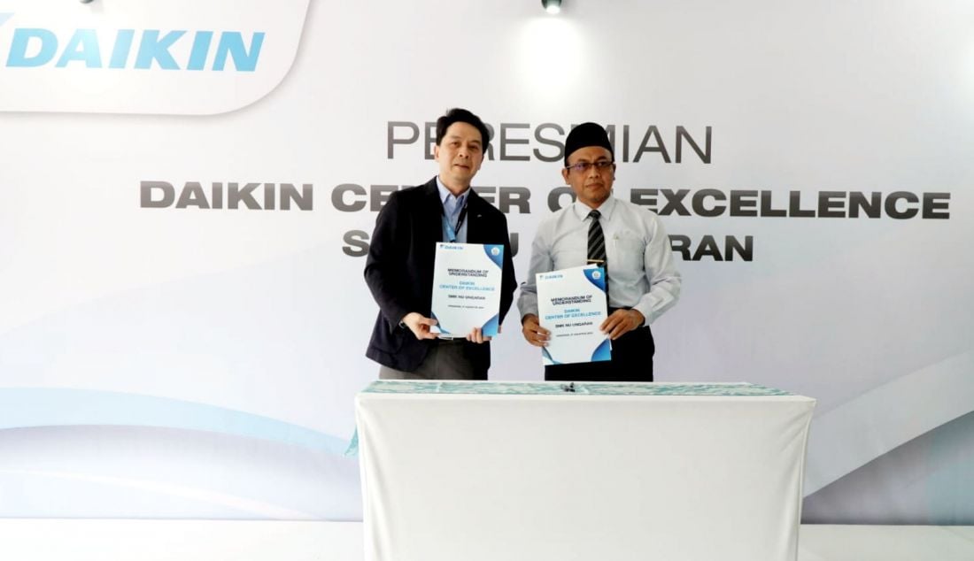 PT. Daikin Airconditioning Indonesia (DAIKIN) kembali mewujudnyatakan komitmennya untuk berkontribusi pada peningkatan pendidikan Indonesia. Terbaru, perusahaan solusi tata udara asal Jepang ini meresmikan pusat keunggulan di Sekolah Menengah Kejuruan Nahdlatul Ulama Ungaran, Jawa Tengah (27/8). Dinamai DAIKIN Center of Excellence, pusat keunggulan ini menempati sebuah ruang yang didedikasikan bagi pengembangan kompetensi siswa didik dan tenaga pengajar. - JPNN.com