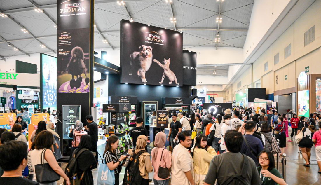 Suasana booth PURINA® PRO PLAN pada eksibisi Indonesia International Pet Expo (IIPE) 2024 di ICE BSD, Kabupaten Tangerang, Banten, Minggu (8/9). PURINA® PRO PLAN juga aktif memberikan edukasi pentingnya nutrisi lengkap dan seimbang untuk hewan peliharaan melalui rangkaian talkshow dan layanan konsultasi hewan secara gratis kepada para pengunjung dan hewan peliharaannya. - JPNN.com