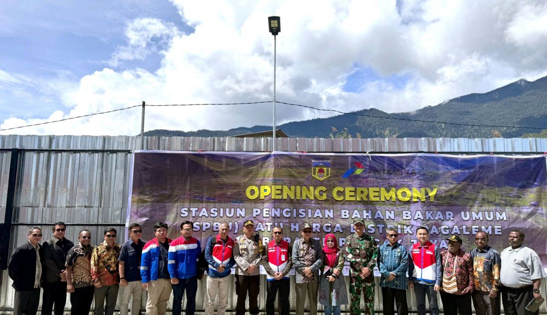 Demi mendukung program prioritas pemerintah, PT Elnusa Petrofin meresmikan pengelolaan BBM satu harga di Terminal BBM Jayapura. Selain di Jayapura, layanan yang sama juga telah diresmikan di Puncak Jaya dan di beberapa lokasi vital di wilayah Papua. Harapannya dengan berjalan nya program ini, maka pemerintah melalui Elnusa Petrofin mampu membawa energi terjangkau kee wilayah 3T di Indonesia bagian Timur. - JPNN.com