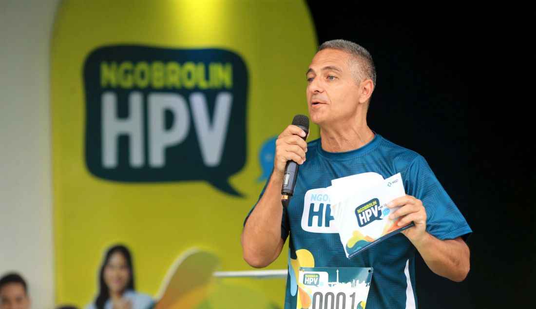 Managing Director MSD Indonesia George Stylianou memberikan sambutan disela-sela acara #NgobrolinHPV RUN di Jakarta, Minggu (10/11). Di momen peringatan Hari Pahlawan Nasional sekaligus menyambut Hari Kesehatan Nasional, MSD Indonesia, perusahaan farmasi global, menggelar #NgobrolinHPV RUN yang bertujuan mengajak masyarakat untuk menjadi pahlawan kesehatan dengan meningkatkan pemahaman dan kesadaran akan bahaya infeksi HPV. - JPNN.com