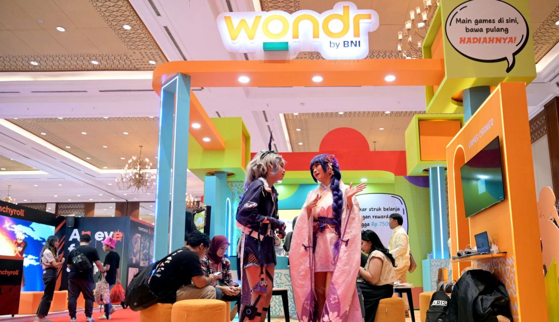 Keseruan para cosplayer saat berada di booth wondr by BNI pada acara wondrful Indonesia Comic Con 2024 di Jakarta Convention Center, Jakarta. - JPNN.com