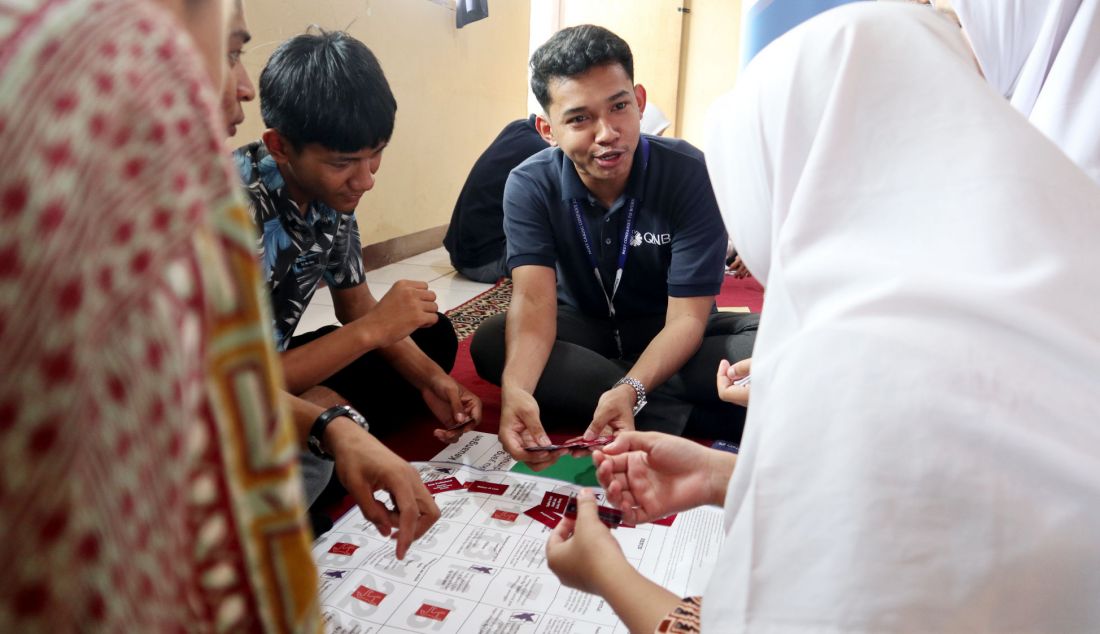 Menggunakan permainan-permainan yang interaktif, para peserta mendapatakan kesempatan untuk belajar mengenai perencanaan keuangan, membuat anggaran dan dasar-dasar kewirausahaan. Selain memberikan edukasi keuangan Bank juga memberikan donasi PC untuk mendukung proses belajar para siswa. - JPNN.com