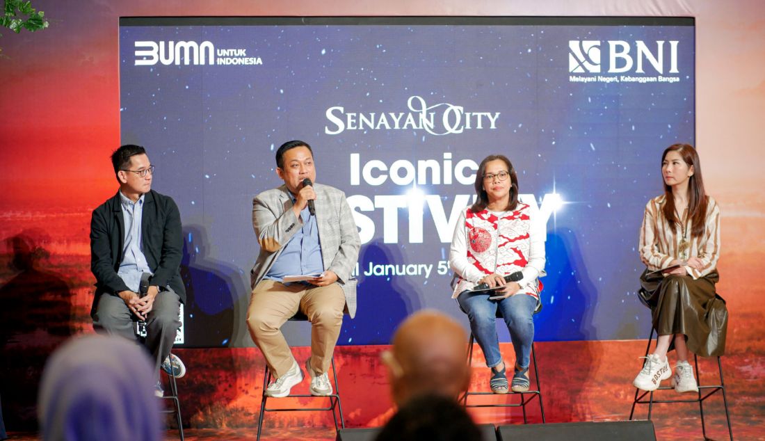 (Ki-Ka) Retail Digital Product & Partnership Division Head BNI Mesah Roni Ginting, Card Business Division Head BNI Grace Situmeang, Center Director Senayan City Sevlyn dan Wealth Management Division Head BNI Henny Eugenia pada acara Konferensi Pers Iconic Festivity yang digelar di Senayan City, Jakarta, Jumat (13/12). - JPNN.com