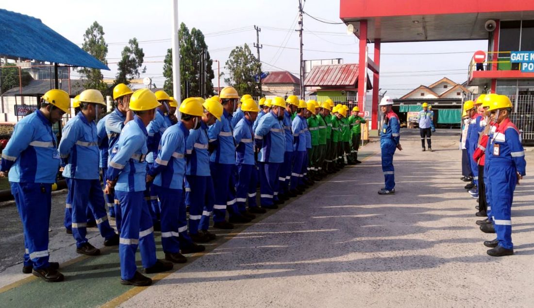 Pertamina membentuk Satgas Nataru yang bertugas mulai 16 Desember 2024 sampai 9 Januari 2025. Satgas ini menjamin operasional distribusi energi seperti BBM, Elpiji, dan Avtur tetap lancar dengan menyiagakan lebih dari 7000 awak mobil tangki yang tersebar di 51 lokasi fuel terminal seluruh Indonesia. - JPNN.com