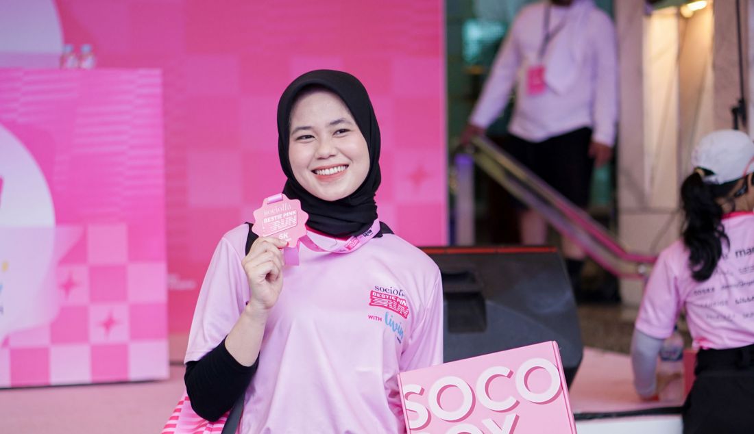 Ekspresi penuh kebahagiaan dan kebanggaan para runner saat melewati garis finish Sociolla Bestie Pink Run 2025 with Livin’ by Mandiri yang diikuti lebih dari 1.500 peserta untuk merayakan momen kemenangan mereka dalam fun run ikonik 5K ini. Acara ini merupakan bagian dari perayaan anniversary ke-10 Sociolla dengan tema “Celebrate All The Pretty ThingsInside”. - JPNN.com