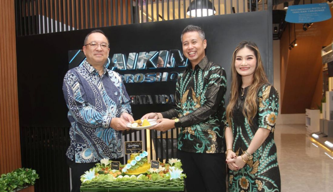 DAIKIN Proshop Showroom pertama di Makassar, Sulawesi Selatan resmi dibuka. Bekerja sama dengan PT Rekayasa Tata Udara. Showroom ini hadir untuk memberikan solusi pendingin udara premium yang tidak hanya fokus pada performa, tetapi juga estetika. Dengan berbagai pilihan unit AC Home Central yang inovatif, Daikin yakin mampu memenuhi kebutuhan hunian modern dan bangunan light commercial di Makassar. Menjanjikan pengalaman kenyamanan udara yang lebih baik dengan teknologi canggih dan layanan lengkap dari para ahli, Daikin mengajak masyarakat untuk datang mengunjungi showroom mereka di Ruko Business Park, Makassar. - JPNN.com