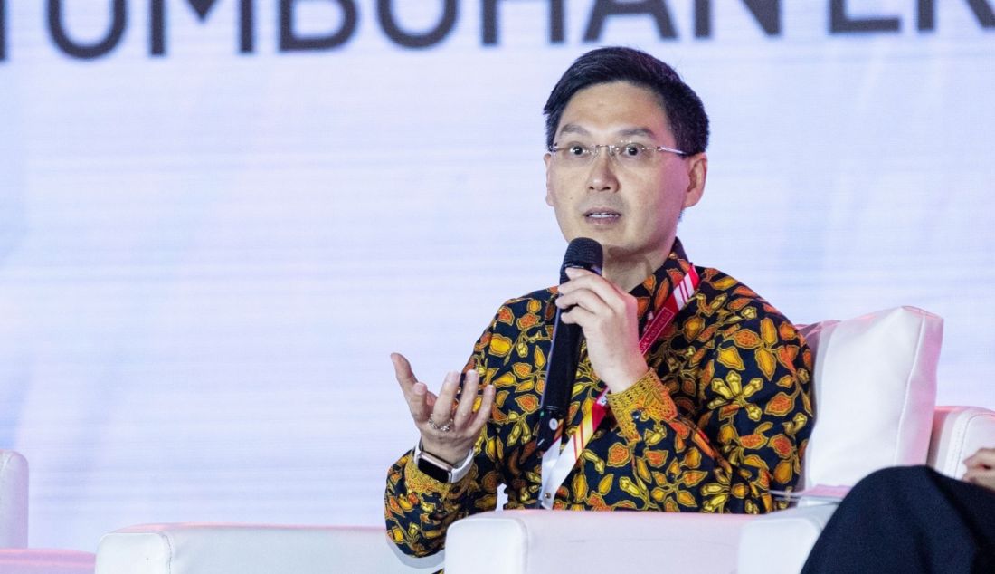 Ivan Cahyadi (Presiden Direktur PT HM Sampoerna Tbk.), dalam Diskusi Panel bertajuk “Mengoptimalkan UMKM: Kunci Pertumbuhan Ekonomi Indonesia