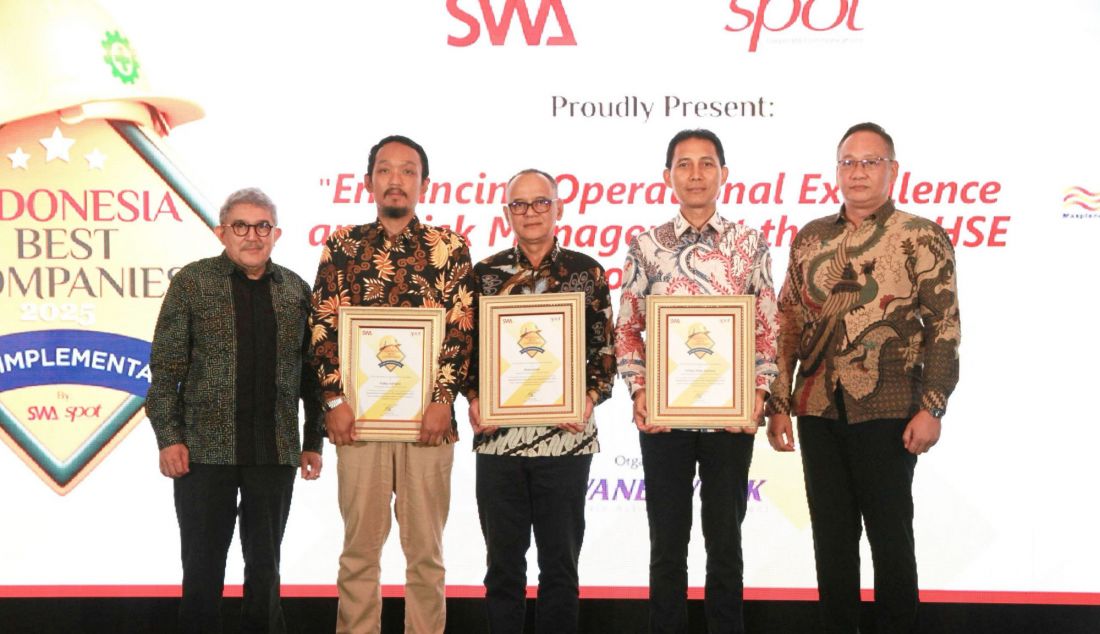 PT Elnusa Petrofin meraih penghargaan Indonesia Best Companies in HSSE Implementation 2025 kategori Excellent atas komitmennya dalam menerapkan standar keselamatan kerja (HSSE). Penghargaan ini mengakui integrasi HSSE (Health, Savety, Security, and Environment) dalam operasional perusahaan, termasuk inovasi digital dan standar internasional. Elnusa Petrofin berkomitmen terus meningkatkan kualitas HSSE untuk menciptakan budaya kerja yang lebih aman dan berkelanjutan. - JPNN.com