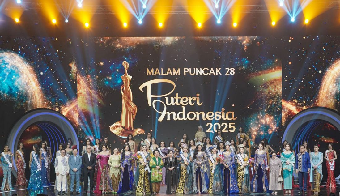 Malam puncak Grand Final Pemilihan Puteri Indonesia 2025 di JCC, Jakarta, Jumat (2/5). Firsta Yufi Amarta Putri dari Jatim terpilih menjadi Puteri Indonesia 2025, posisi kedua menyandang gelar sebagai Puteri Indonesia Lingkungan diraih asal DKI Jakarta I Melliza Xaviera Putri Yulian dan posisi ketiga menyandang gelar sebagai Puteri Indonesia Pariwisata diraih asal Sumsel I Salma Ranggita dan posisi keempat menyandang gelar Puteri Indonesia Pendidikan diraih asal Kaltim Rinanda Aprillya Maharani. - JPNN.com
